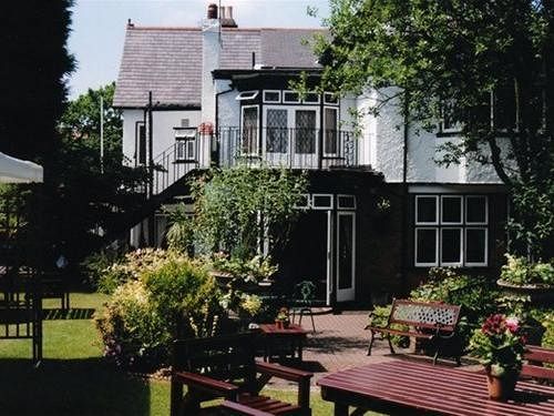 The Tudor Court Hotel Солихалл Экстерьер фото